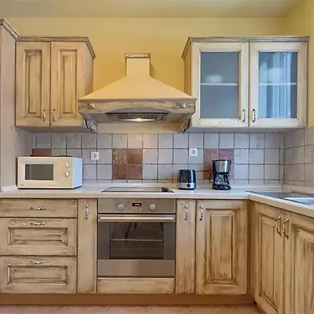 Vikendica 4 Bedroom Stunning In