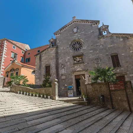 In Labin With Outdoor Swimming Pool Holiday home