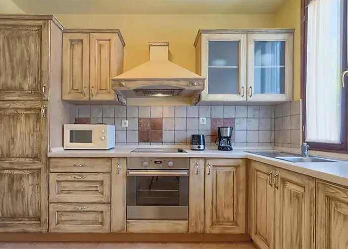 Vikendica 4 Bedroom Stunning In