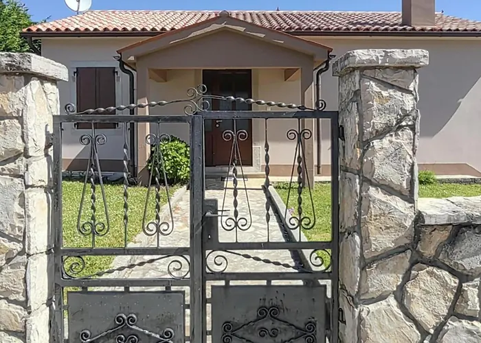 4 Bedroom Stunning In Vikendica